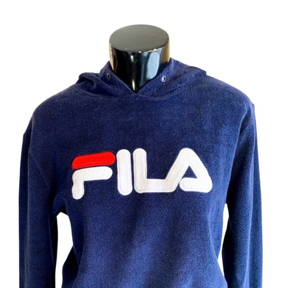 5/25$ ✨ Fila Sweater - Picture 2 of 5
